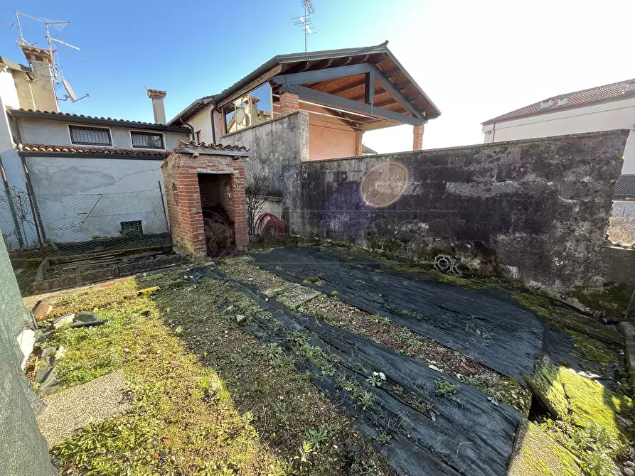 Immagine 61 di Rustico / casale in vendita  in Via Valle a Sovizzo