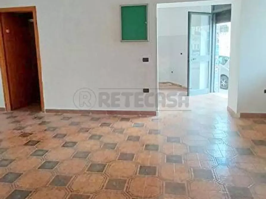 Immagine 7 di Locale commerciale in affitto  a Marcianise