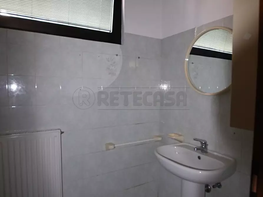 Immagine 29 di Locale commerciale in affitto  in Via Torri a Arcugnano