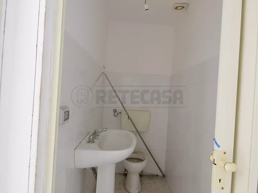 Immagine 6 di Locale commerciale in vendita  in Via Ettore Lombardo Pellegrino 44 a Messina