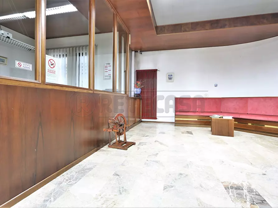 Immagine 4 di Locale commerciale in affitto  a Torri Di Quartesolo