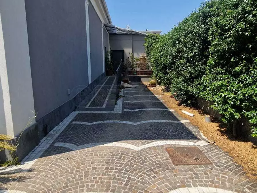 Immagine 9 di Locale commerciale in affitto  a Mercato San Severino