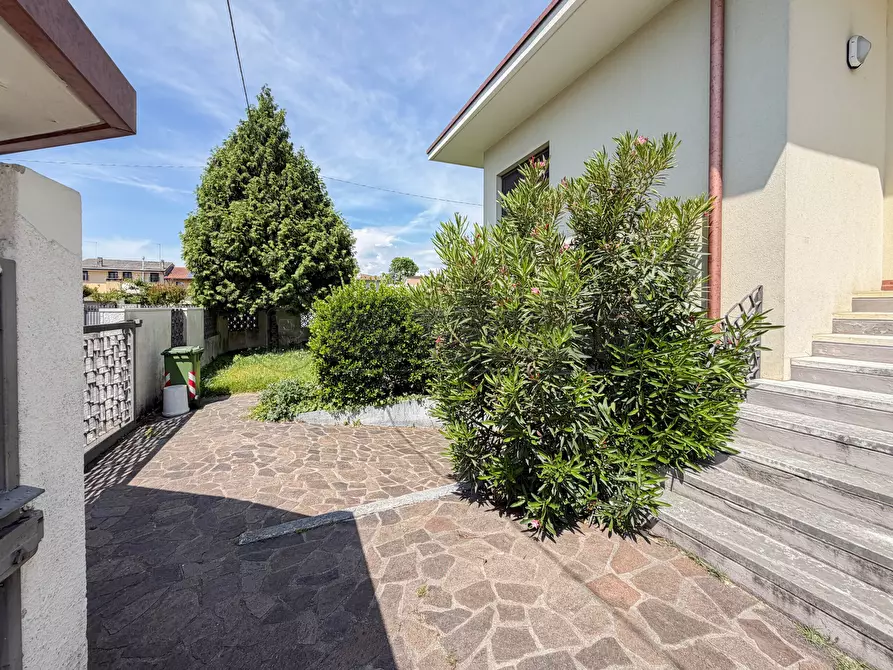 Immagine 3 di Villetta a schiera in vendita  in Via Carducci a Monticello Conte Otto