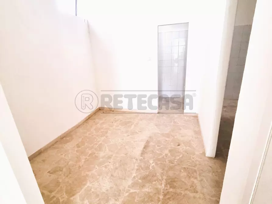 Immagine 12 di Locale commerciale in vendita  a Pescara