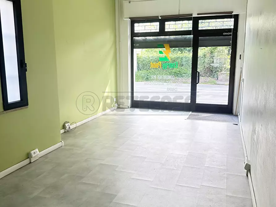 Immagine 1 di Locale commerciale in affitto  in Viale Riviera Berica 650 a Vicenza