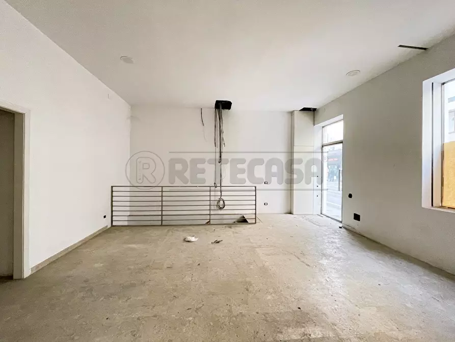 Immagine 9 di Locale commerciale in vendita  in Riviera dei Ponti Romani 13 a Padova