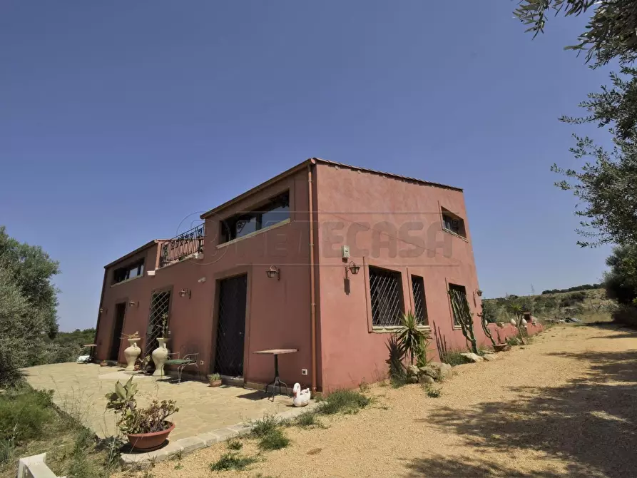 Immagine 3 di Villa in vendita  a Menfi