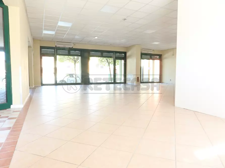 Immagine 10 di Locale commerciale in affitto  in Contrà Corpus Domini a Brendola