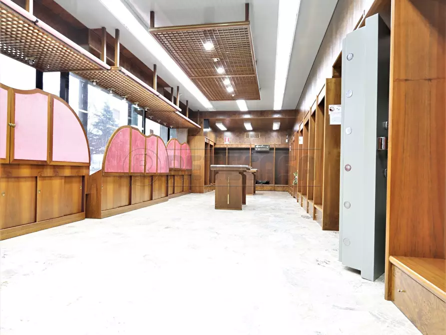 Immagine 7 di Locale commerciale in affitto  a Torri Di Quartesolo