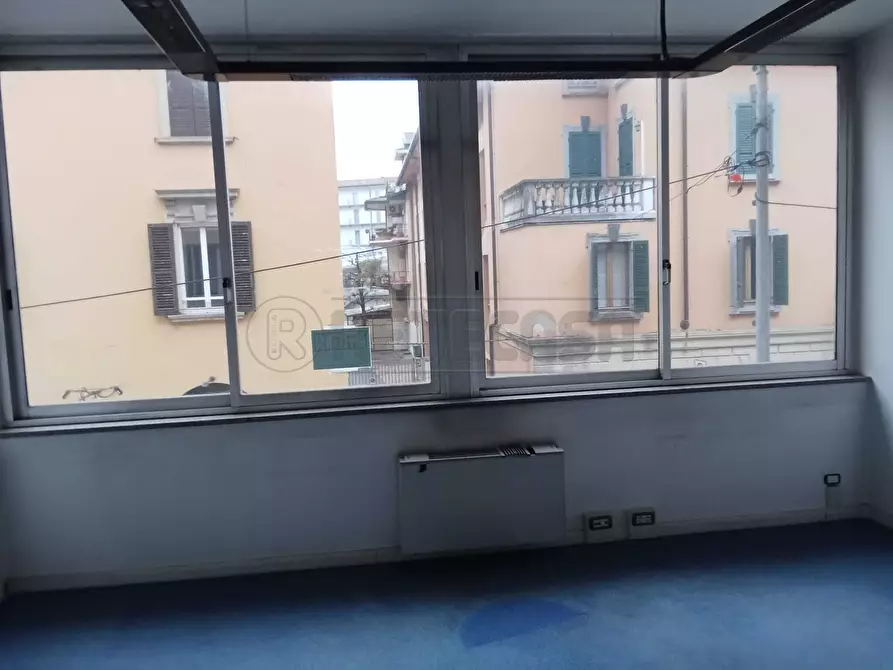 Immagine 8 di Ufficio in affitto  a Bergamo