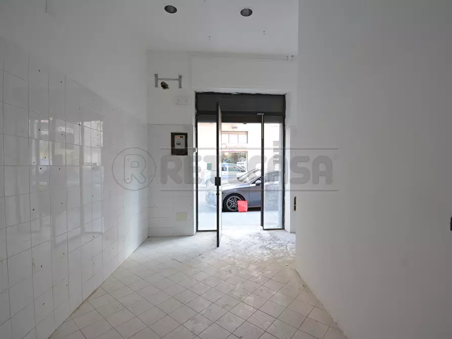 Immagine 4 di Locale commerciale in vendita  in Via Ettore Lombardo Pellegrino 44 a Messina