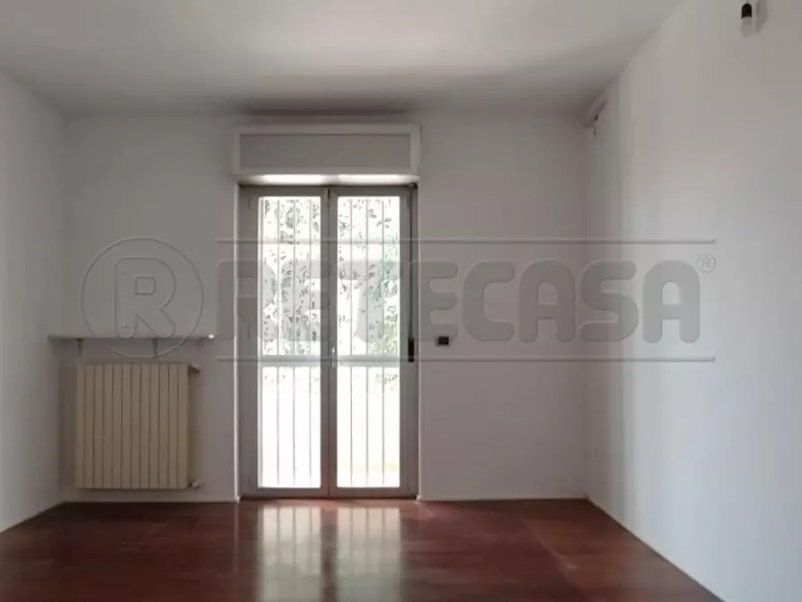 Immagine 16 di Pentalocale in vendita  in Via Eugenio Montale a Marcianise