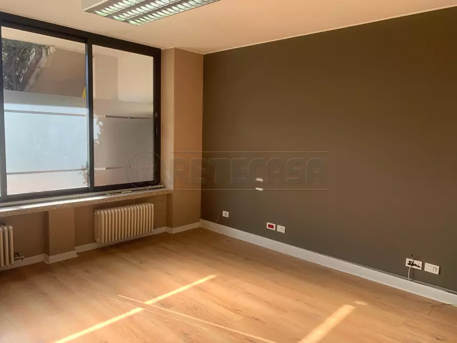 Immagine 24 di Ufficio in vendita  a Seriate