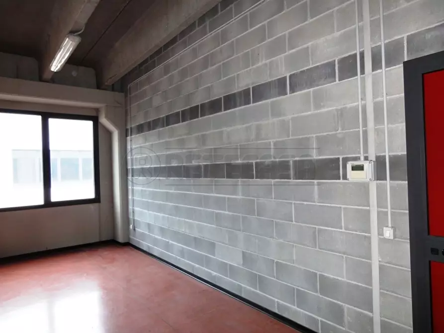 Immagine 3 di Laboratorio in affitto  a Camisano Vicentino