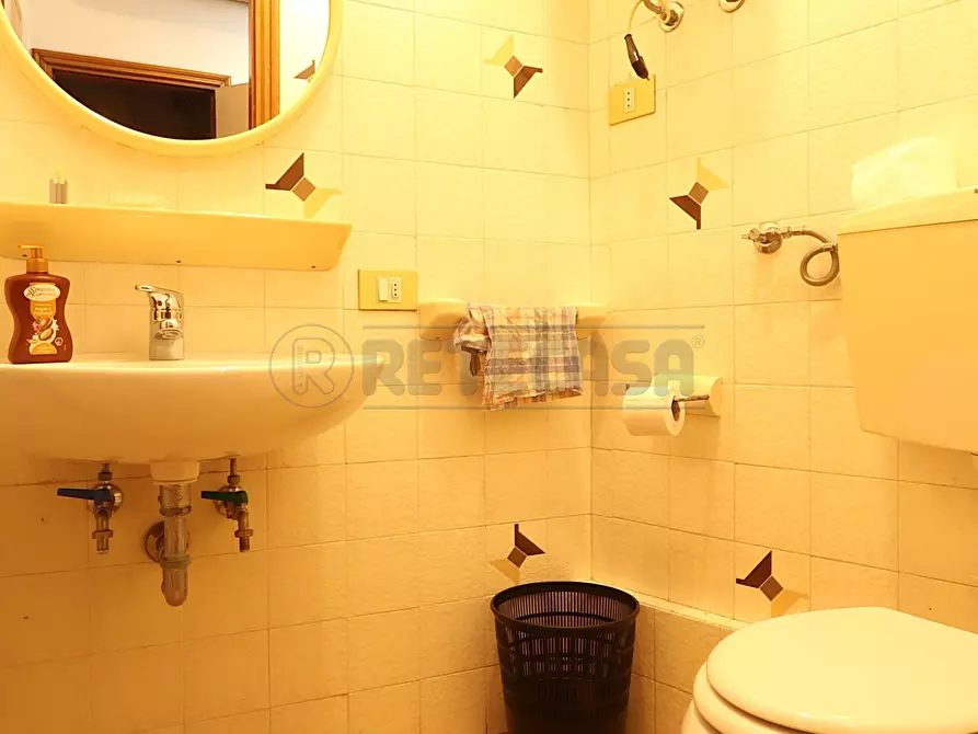 Immagine 8 di Locale commerciale in affitto  a Camisano Vicentino