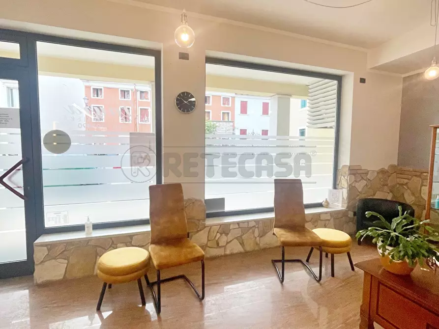 Immagine 2 di Locale commerciale in vendita  a Arzignano