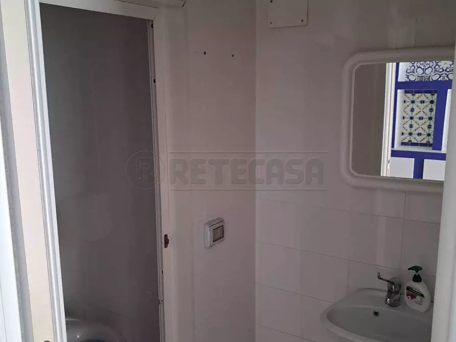 Immagine 9 di Locale commerciale in affitto  in Via Posidonia 54 a Salerno