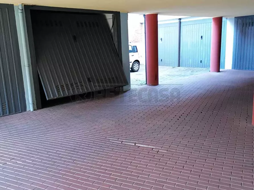 Immagine 4 di Garage in vendita  in Via Ferruccio Ghinaglia a Cremona
