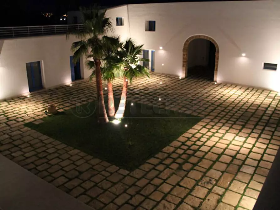 Immagine 19 di Locale commerciale in vendita  a Santa Ninfa