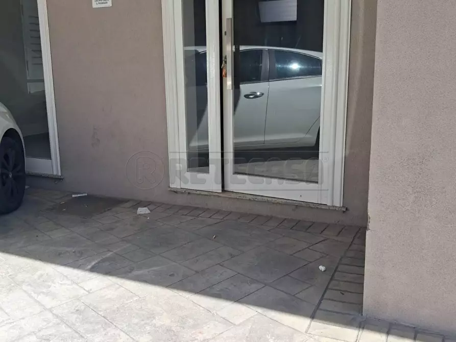 Immagine 3 di Locale commerciale in affitto  in Via Raffaele Musone a Marcianise