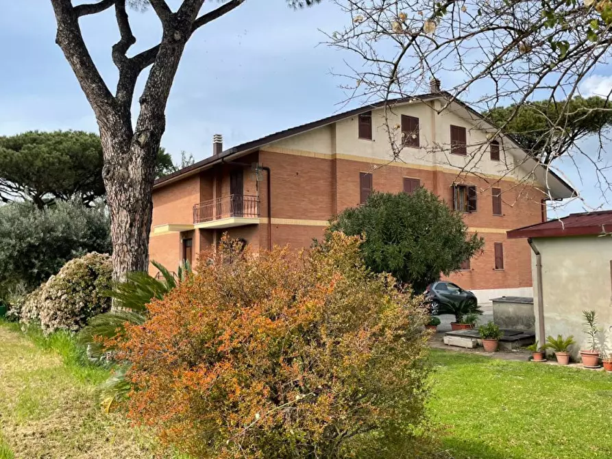 Immagine 1 di Villa in vendita  a Roma