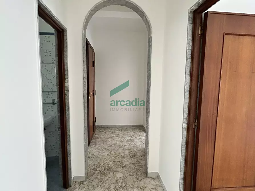 Immagine 17 di Trilocale in vendita  in Via Abate Giacinto Gimma 56/A a Bari