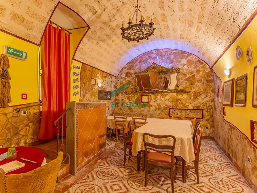 Immagine 12 di Locale commerciale in vendita  in Strada la Grava 16 a Bari