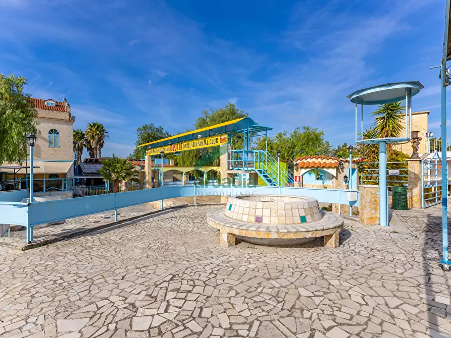 Immagine 41 di Locale commerciale in vendita  in Strada la Grava 16 a Bari