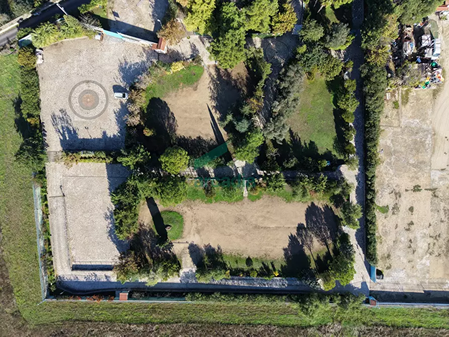 Immagine 120 di Locale commerciale in vendita  in Strada la Grava 16 a Bari