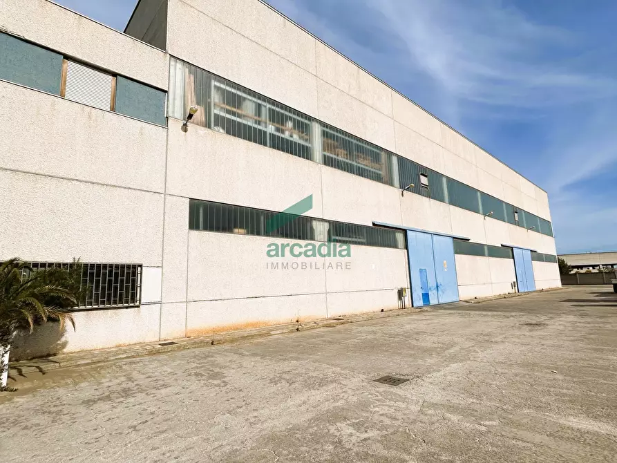 Immagine 25 di Attività artigianale in vendita  in Via delle Petunie 3 a Modugno