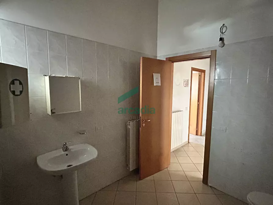 Immagine 28 di Locale commerciale in affitto  in Via Bellino 4 a Bitritto