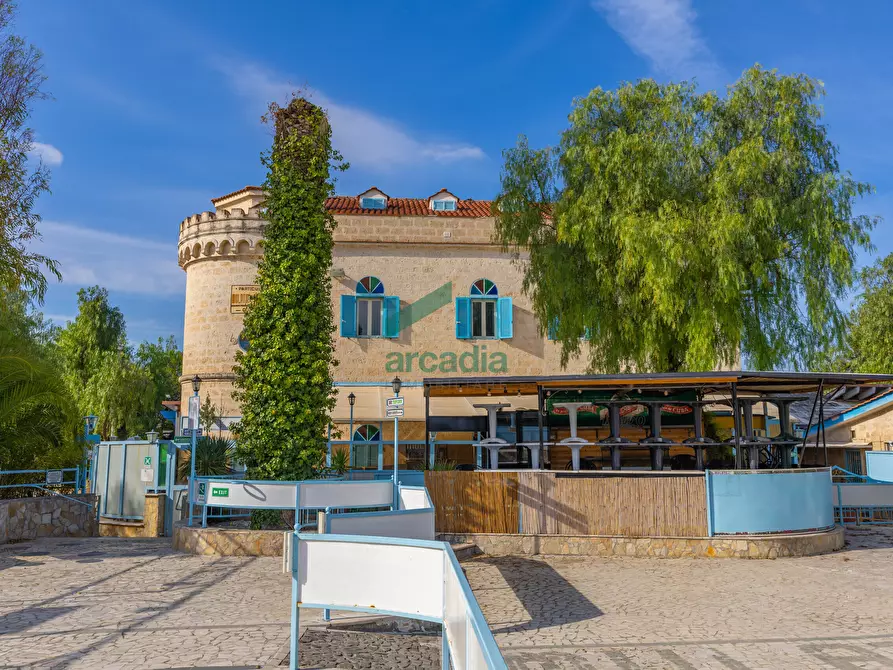 Immagine 27 di Locale commerciale in vendita  in Strada la Grava 16 a Bari