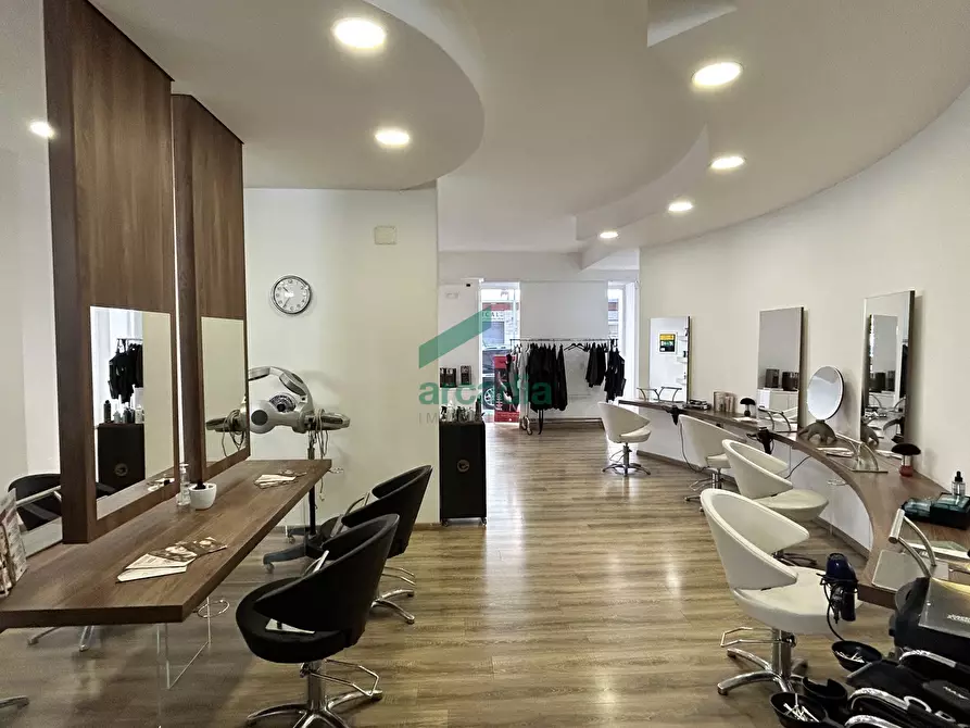 Immagine 13 di Locale commerciale in vendita  in Via Luigi Ricchioni 17 a Bari