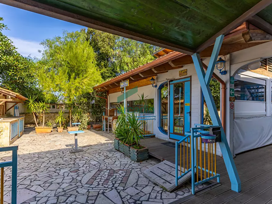 Immagine 105 di Locale commerciale in vendita  in Strada la Grava 16 a Bari