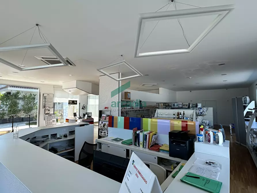 Immagine 7 di Locale commerciale in vendita  in Via Giovanni Gentile 79bis a Bari
