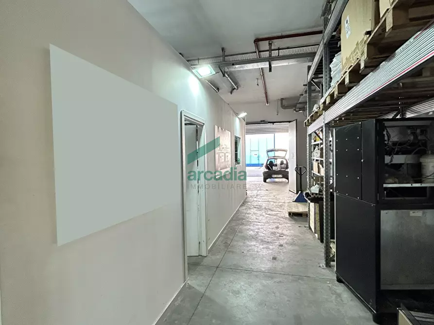 Immagine 13 di Ufficio in affitto  in Via delle Margherite 6 a Modugno