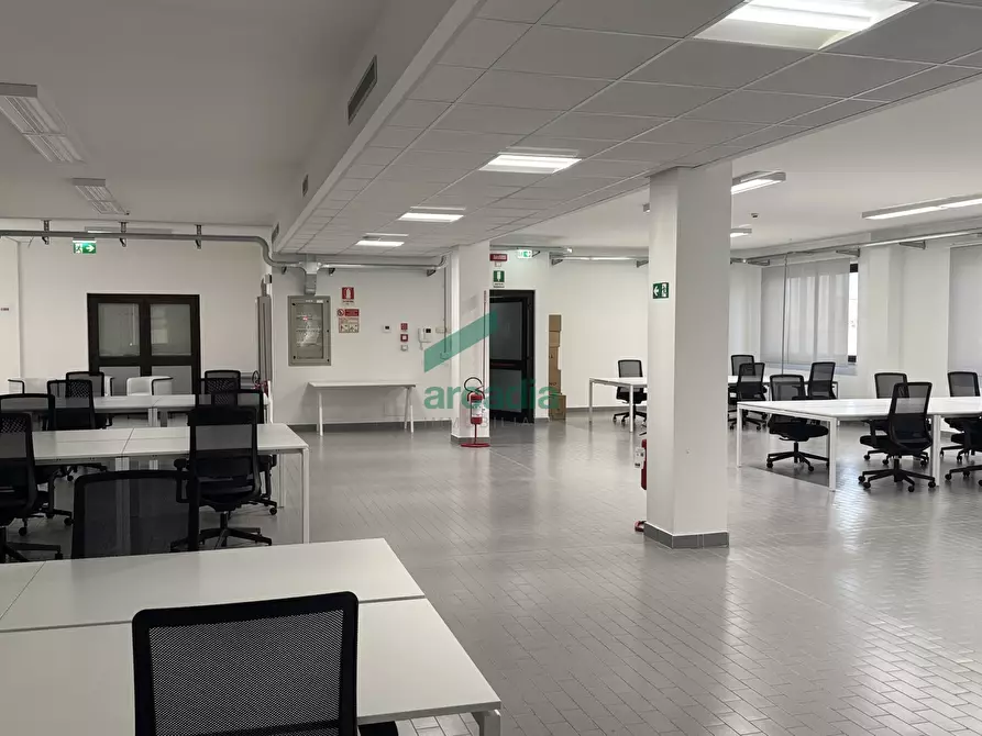 Immagine 11 di Ufficio in vendita  in Via Saverio Milella 2/bis a Bari