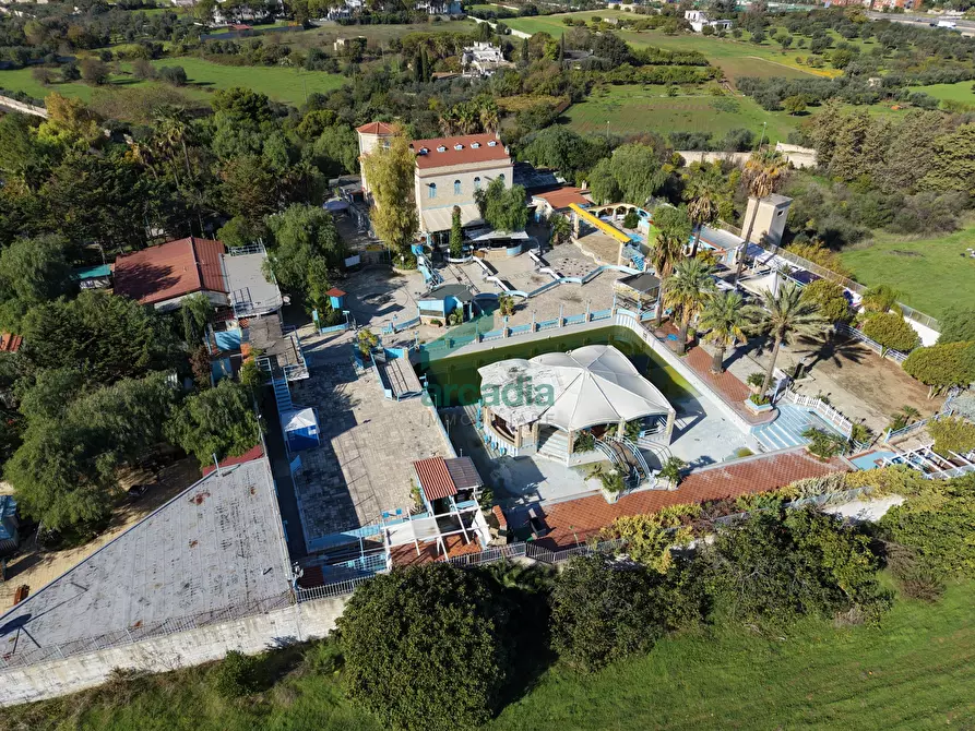 Immagine 126 di Locale commerciale in vendita  in Strada la Grava 16 a Bari