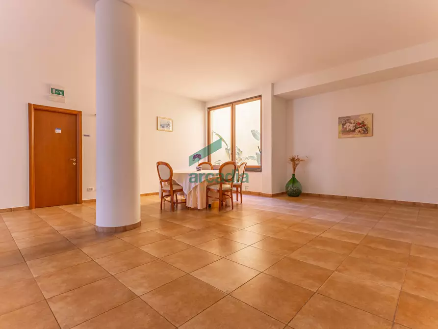 Immagine 7 di Locale commerciale in vendita  in Strada Vicinale Vecchia di Matera 369 a Gioia Del Colle