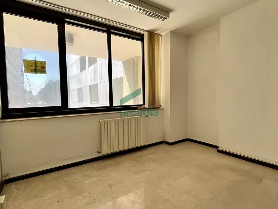 Immagine 9 di Ufficio in affitto  in Via Matarrese 58 a Bari