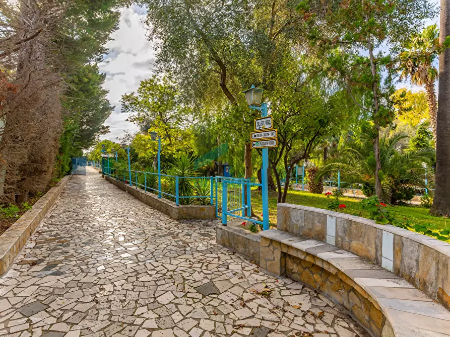 Immagine 48 di Locale commerciale in vendita  in Strada la Grava 16 a Bari