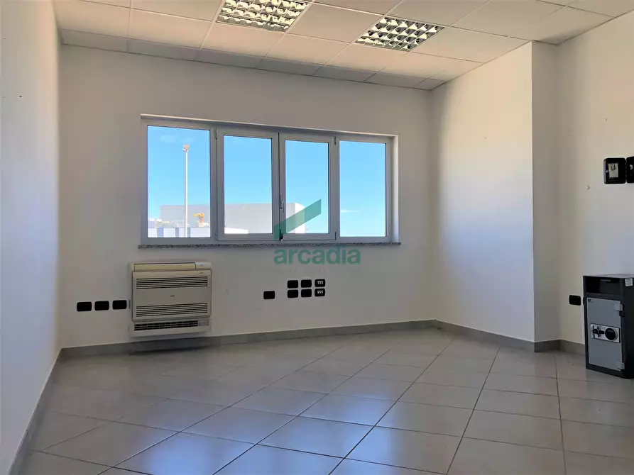 Immagine 33 di Attività artigianale in vendita  in Via delle Magnolie 8 a Modugno