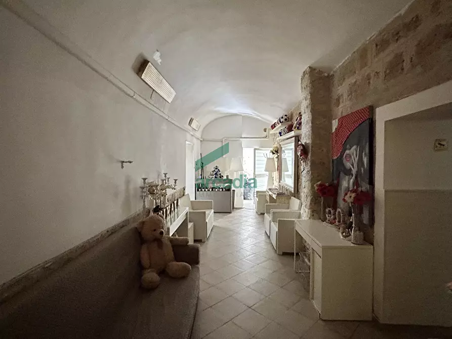 Immagine 14 di Magazzino in vendita  in Corso Cavour 192 a Bari