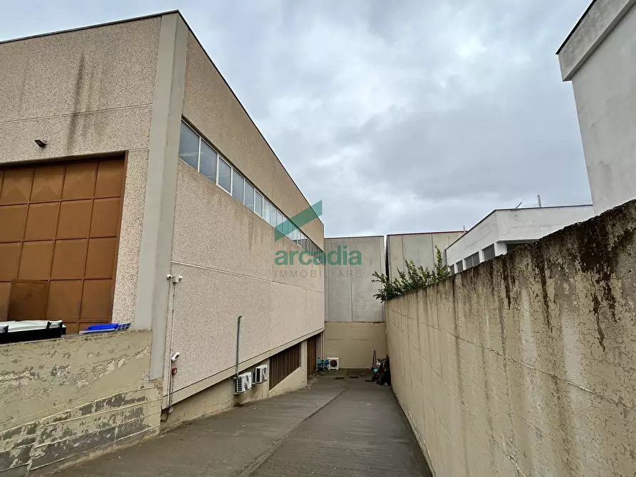 Immagine 2 di Attività artigianale in vendita  in Via dei Vetrai 5 a Modugno