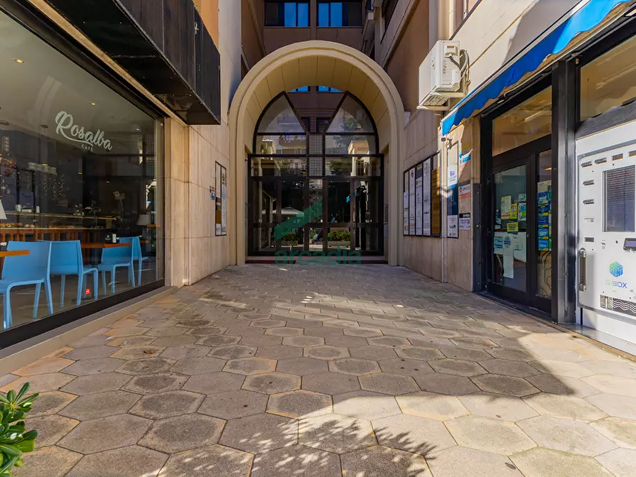 Immagine 40 di Ufficio in vendita  in Via Camillo Rosalba 49 a Bari