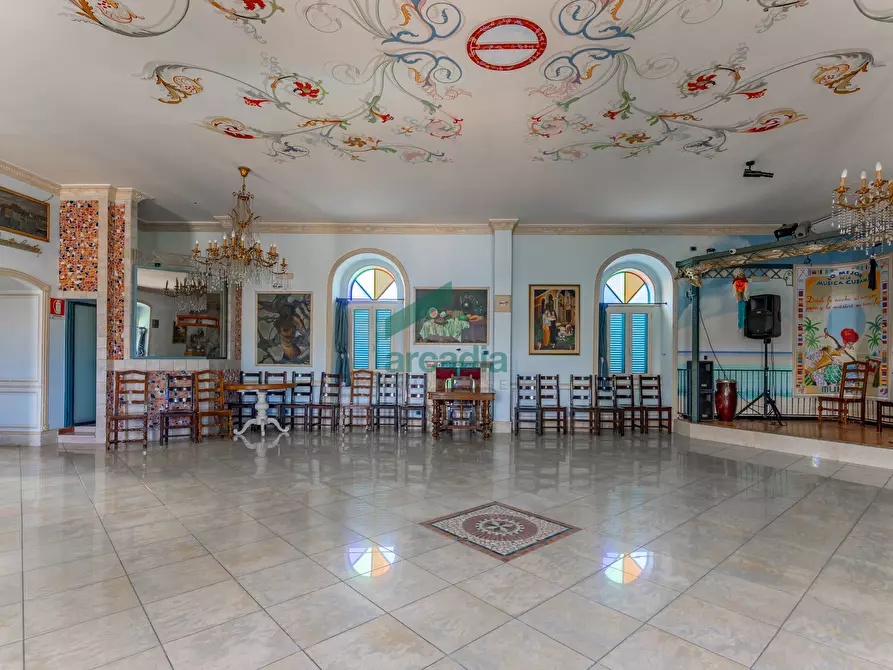 Immagine 81 di Locale commerciale in vendita  in Strada la Grava 16 a Bari