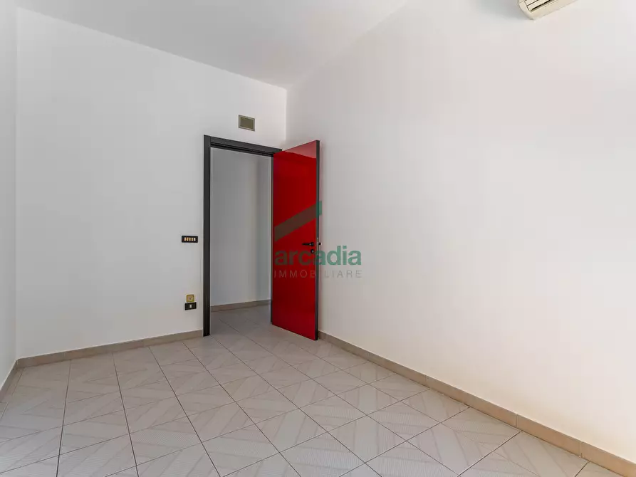 Immagine 10 di Ufficio in vendita  in Via Camillo Rosalba 49 a Bari