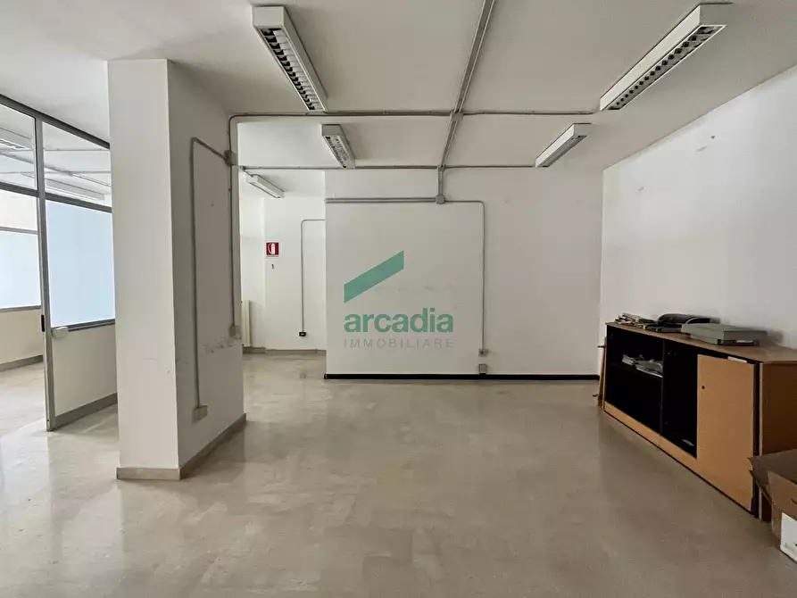Immagine 5 di Ufficio in affitto  in Via Matarrese 58 a Bari