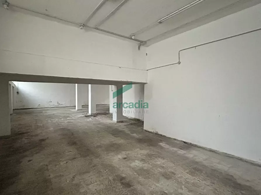 Immagine 13 di Garage in vendita  in Via Monte San Michele 104 a Bari