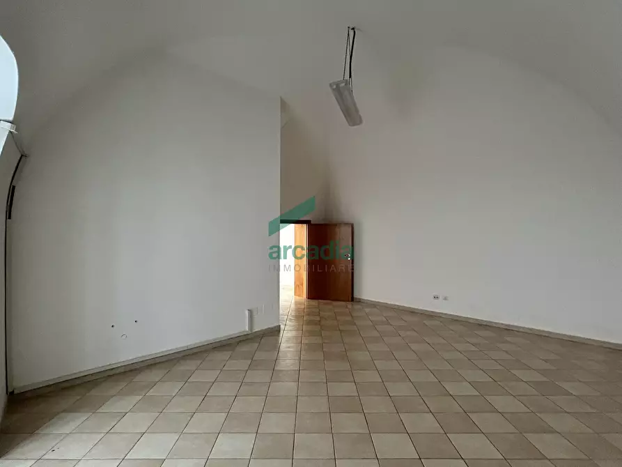Immagine 21 di Locale commerciale in affitto  in Via Bellino 4 a Bitritto